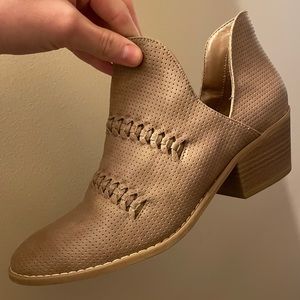 Universal Thread Bootie size 10